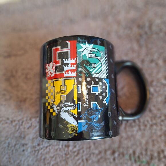 Harry Potter Hogwarts‎ Crest Mug 20 Oz. Warner Bros. - Picture 1 of 12